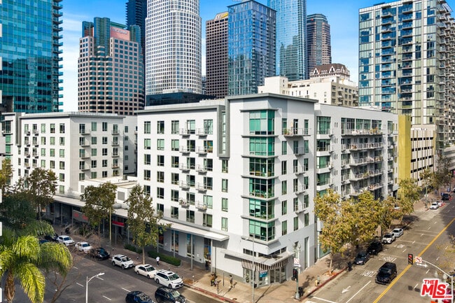 Building Photo - 645 W 9th St