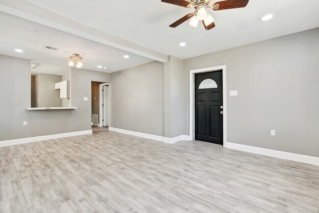 Building Photo - 3319 Pauger St