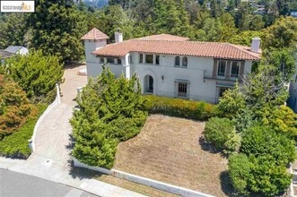 Building Photo - 133 Bell Ave