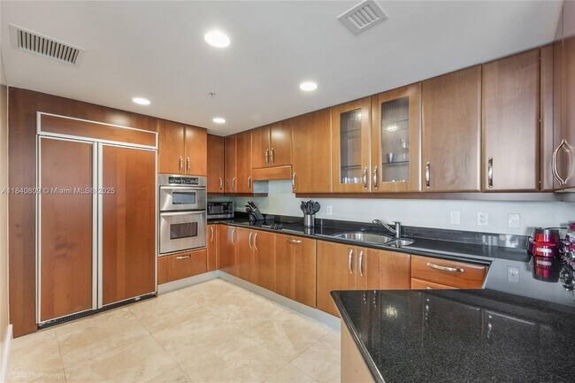 Foto del edificio - 19400 Turnberry Way