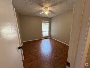 Building Photo - 1221 Holt Ave
