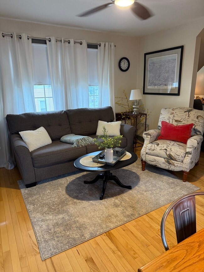 Living room - 134 High St