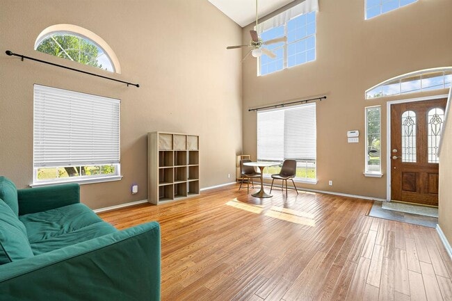 Building Photo - 400 Debora Dr