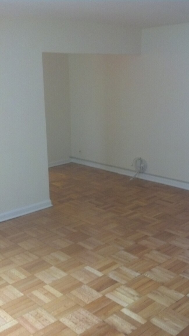 Foto del edificio - 2340 Linwood Ave