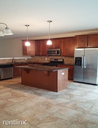 Building Photo - 4 br, 2.5 bath Townhome - 189 Moul Ave