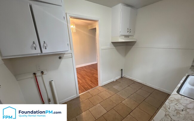 Building Photo - 3839 Tuggle Ave