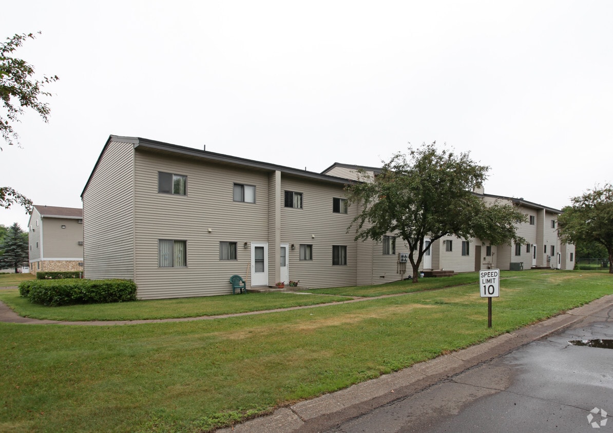 Sahlman Townhouses East Apartments in Cloquet, MN