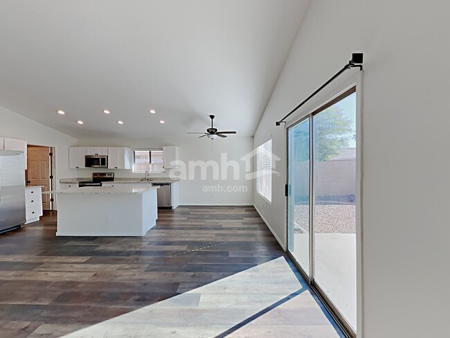 Building Photo - 3025 W Horsham Dr