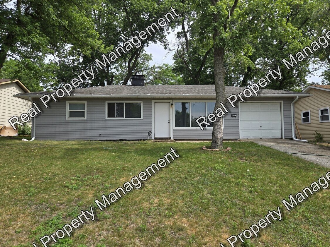 Foto principal - Updated Three Bedroom Ranch