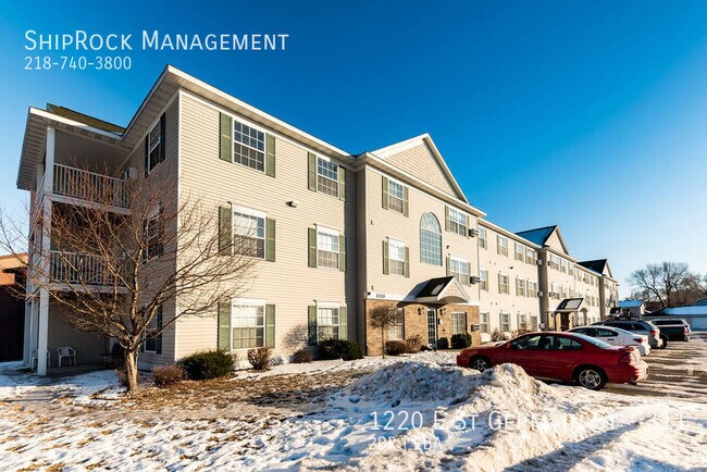 Building Photo - 1220 E St Germain St