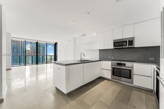Building Photo - 68 SE 6th St