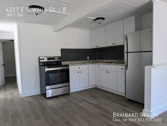 Building Photo - 4217 E Sewaha St