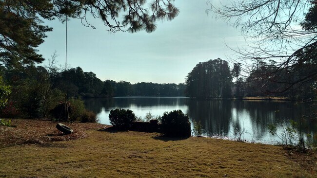 Building Photo - 1809 Lakeshore Dr