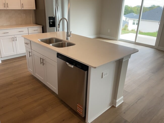 Building Photo - 794 Treeline Rd