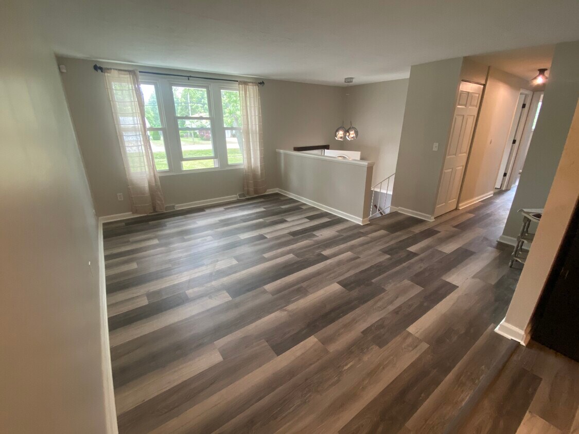 Foto principal - 6095 Jaycox Rd