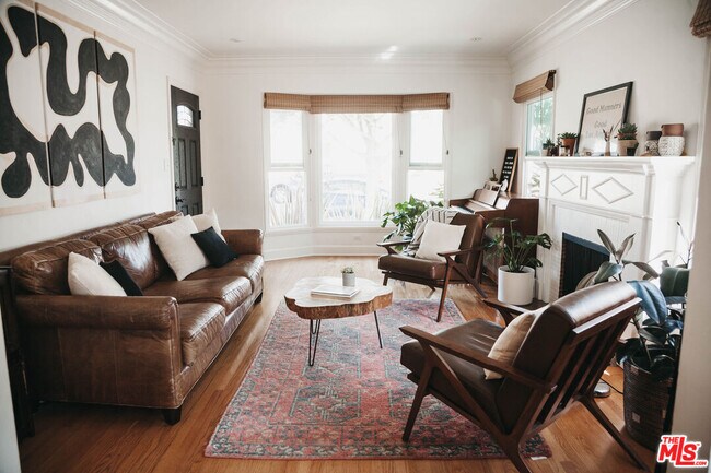Foto del edificio - 3016 Oakhurst Ave