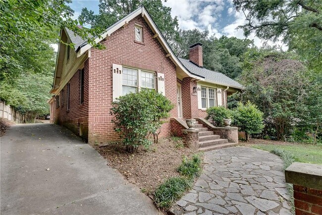 Foto del edificio - 1424 Emory Rd NE