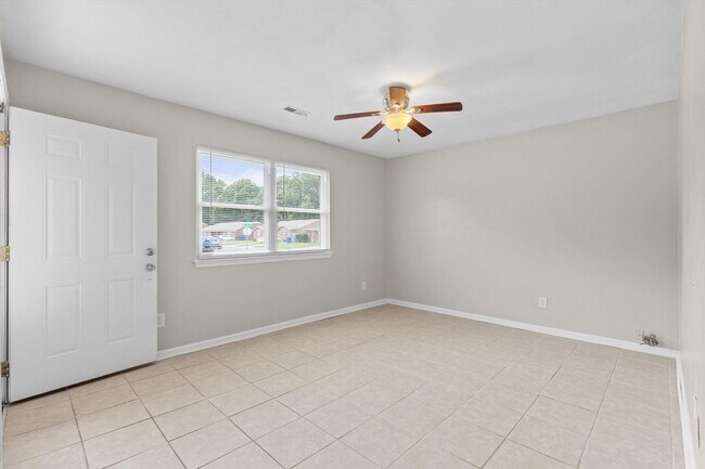 Foto del edificio - 6048 Brookwood Dr