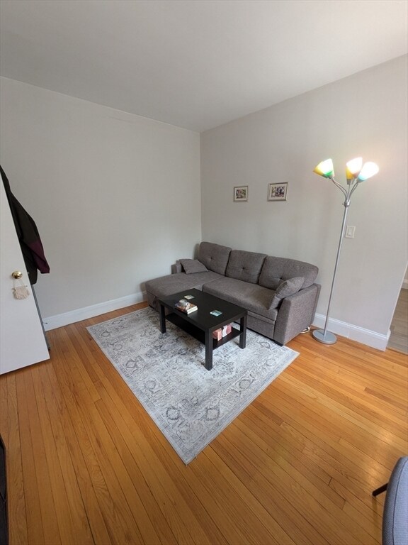 Foto del edificio - 370 Chestnut Hill Ave