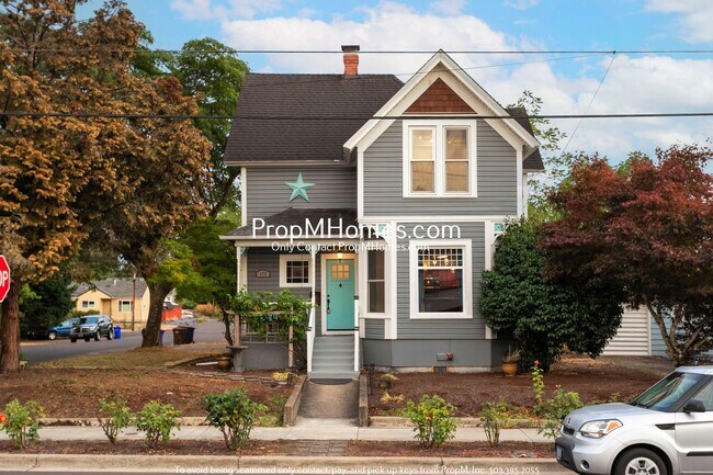 Foto del edificio - Beautiful 4 Bedroom Victorian Style Home i...