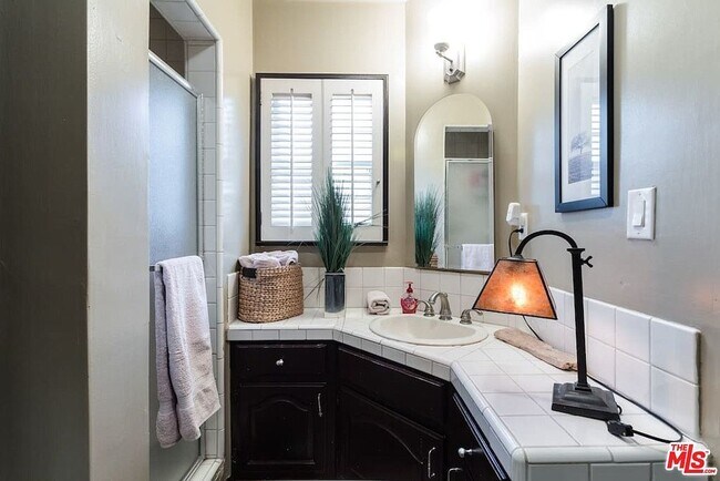 Foto del edificio - 3939 Coldwater Canyon Ave