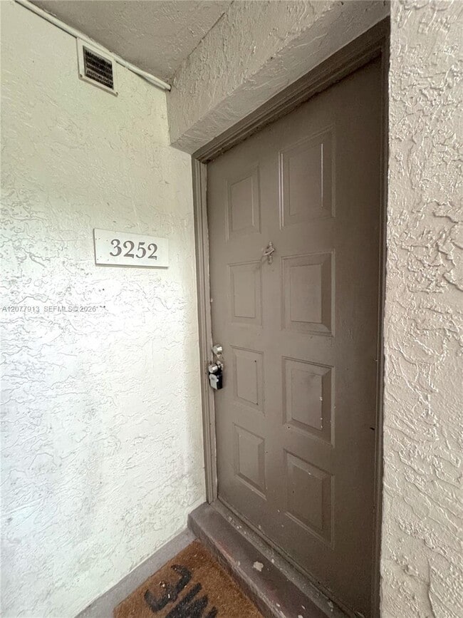 Building Photo - 3252 Coral Lake Ln