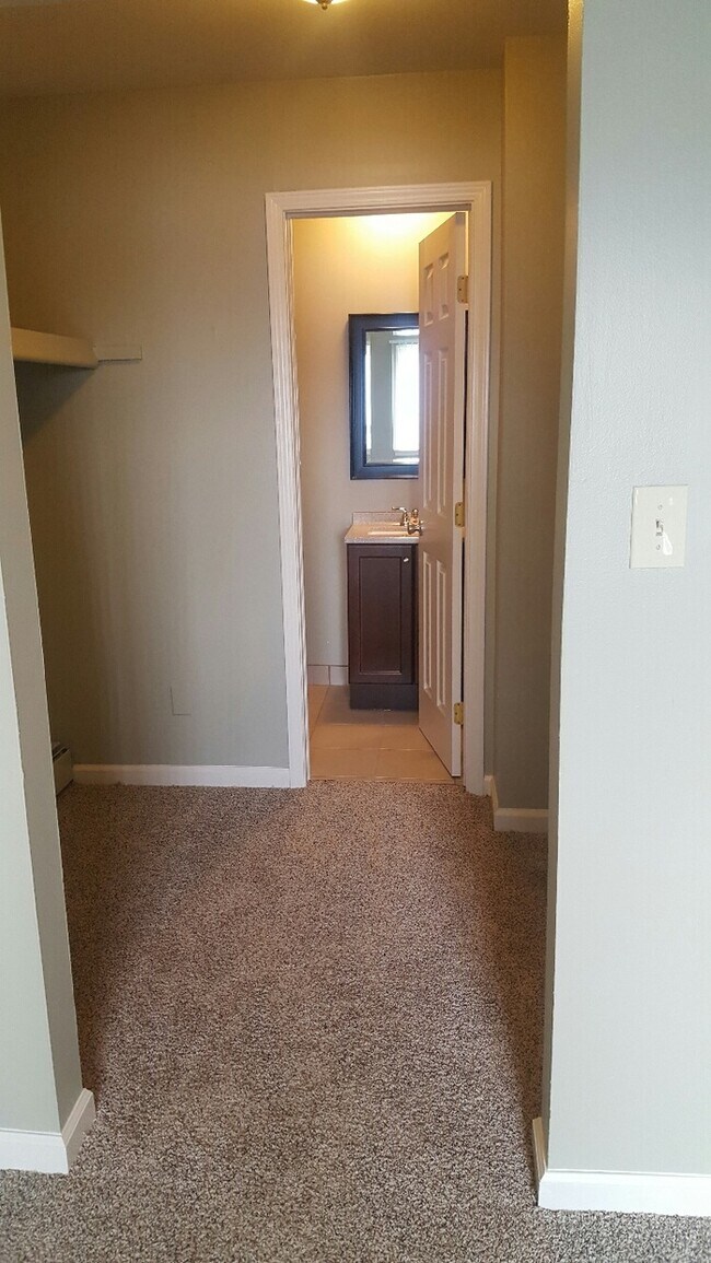 Building Photo - 628 John Anderson Ct