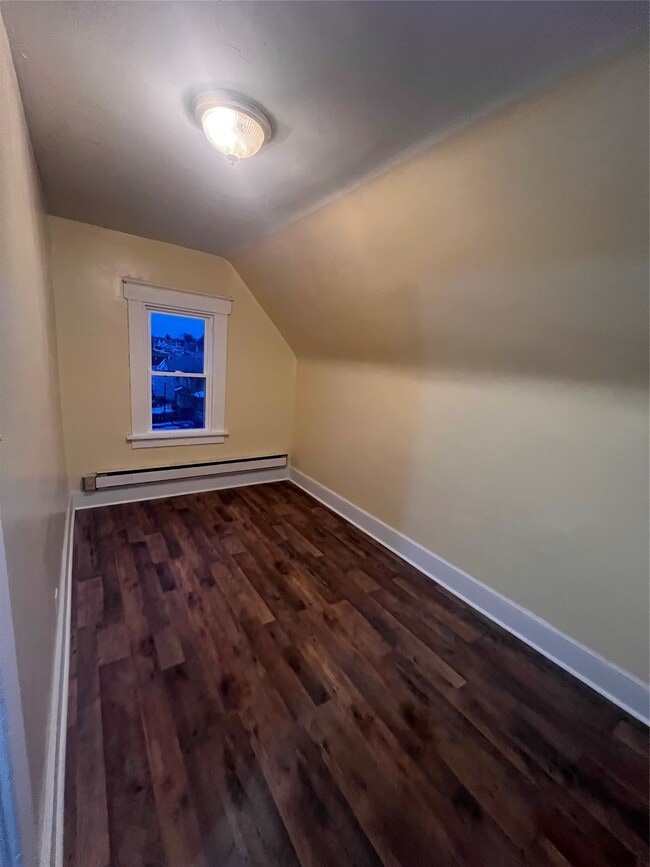 Building Photo - 155 Willow St