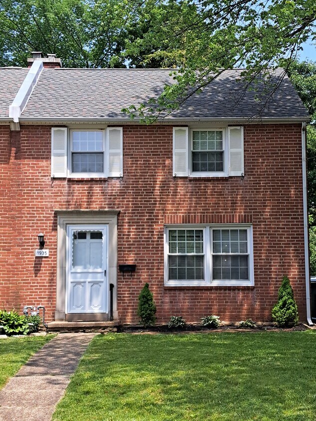 Primary Photo - 1935 Guernsey Ave
