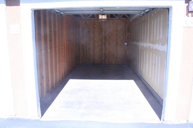 Foto del edificio - 2 Bed, 2 Bath, downstairs, 1 Story Unit, 1...