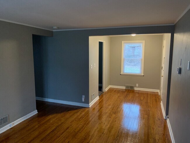 Dining Area - 2040 S Cotner Blvd