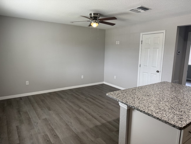 Foto del edificio - 1925 Ave O SW