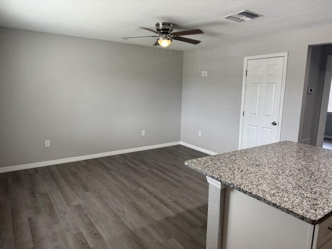 Foto del edificio - 1925 Ave O SW