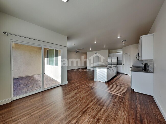 Foto del edificio - 5615 Lighting Hope Ct