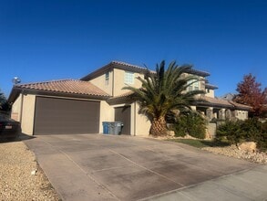 Building Photo - 2301 E Crimson Ridge Dr