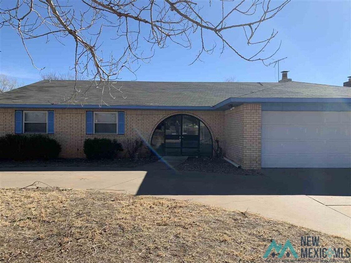 Primary Photo - Beautiful 4 bedroom, 2 bath home for rent