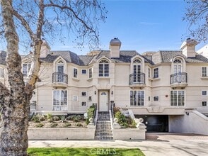 Building Photo - 309 N Almont Dr