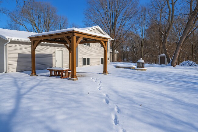 Foto del edificio - 8621 Darnel Rd