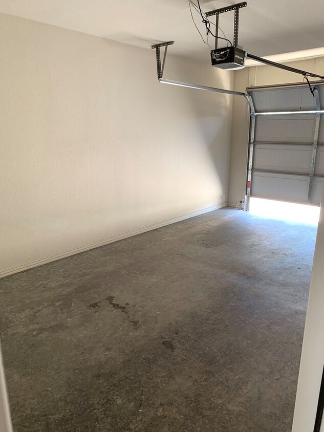 Foto principal - 3 Bedroom Townhome for Rent in Rogers!