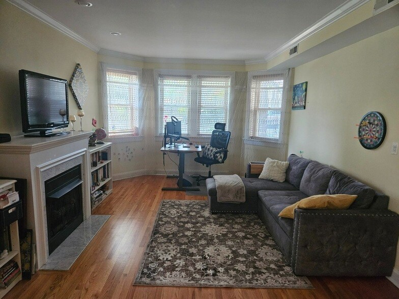 Primary Photo - 1258 W Winona St