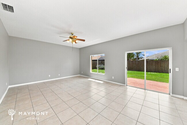 Foto del edificio - Spacious 6-Bedroom Home in Riverview