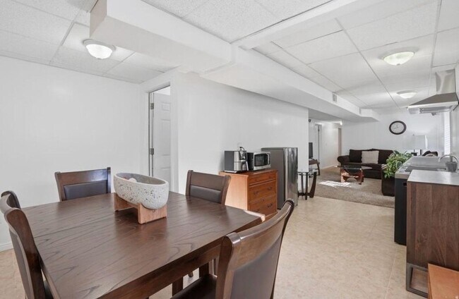 Building Photo - 9489 Kirkside Dr