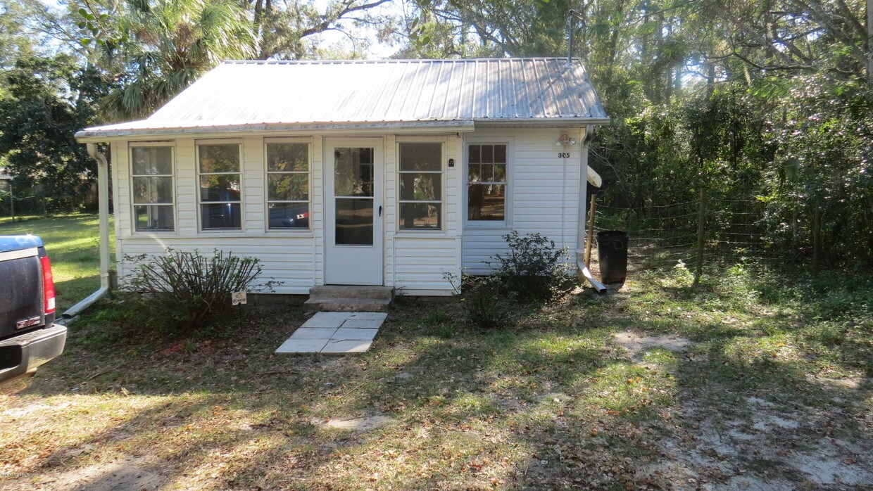 Primary Photo - 305 W Main St