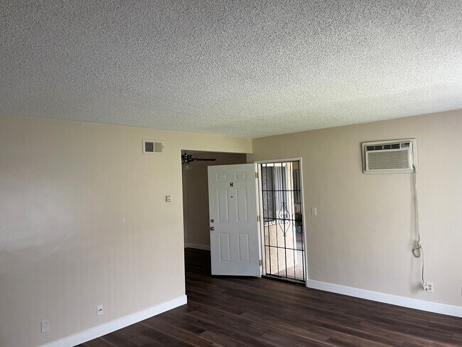 Building Photo - 1020 Carob Way