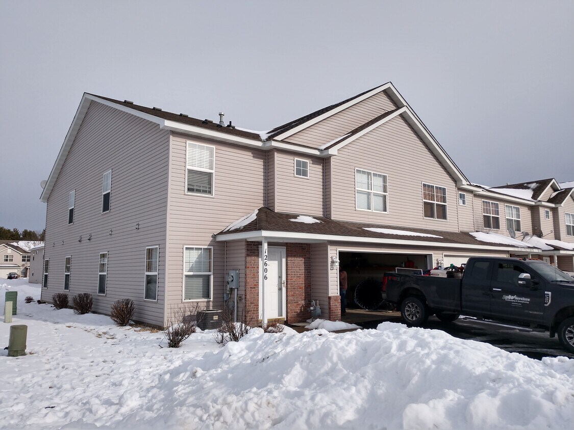 Corner Lot Townhouse on Cul de Sac Townhome Rentals in Zimmerman MN