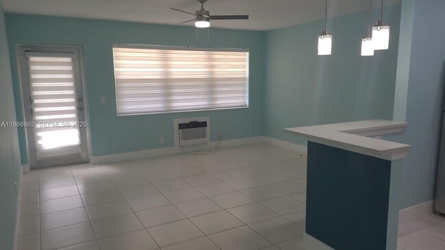 Building Photo - 202 Canterbury I