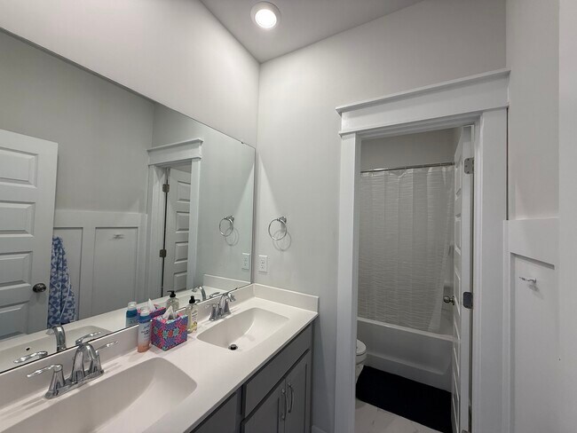 Foto del edificio - 2709 McFadden Way