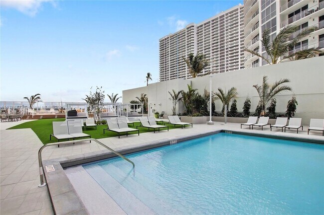 Foto del edificio - 1756 N Bayshore Dr