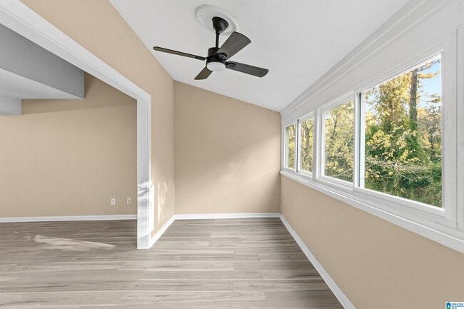 Foto del edificio - 510 Running Brook Rd