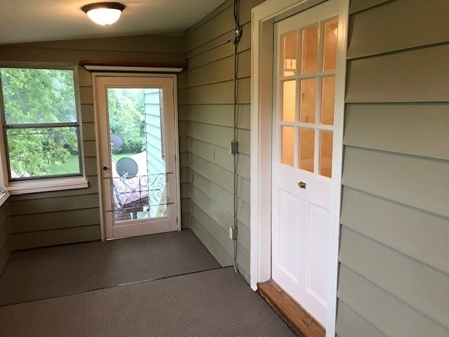 Primary Photo - 142 River St